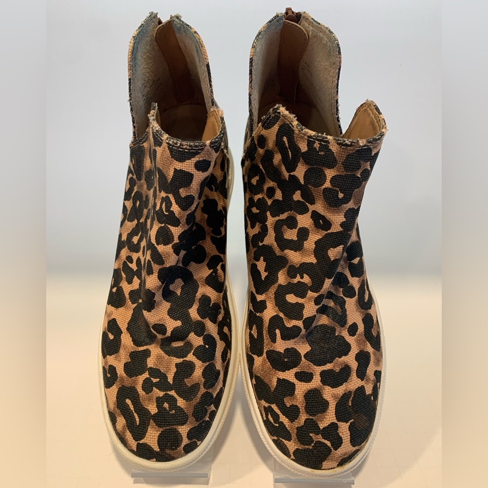 STEVE MADDEN Claude Leopard Print Back Zip Bootie High Top Wedge Sneaker Size 8